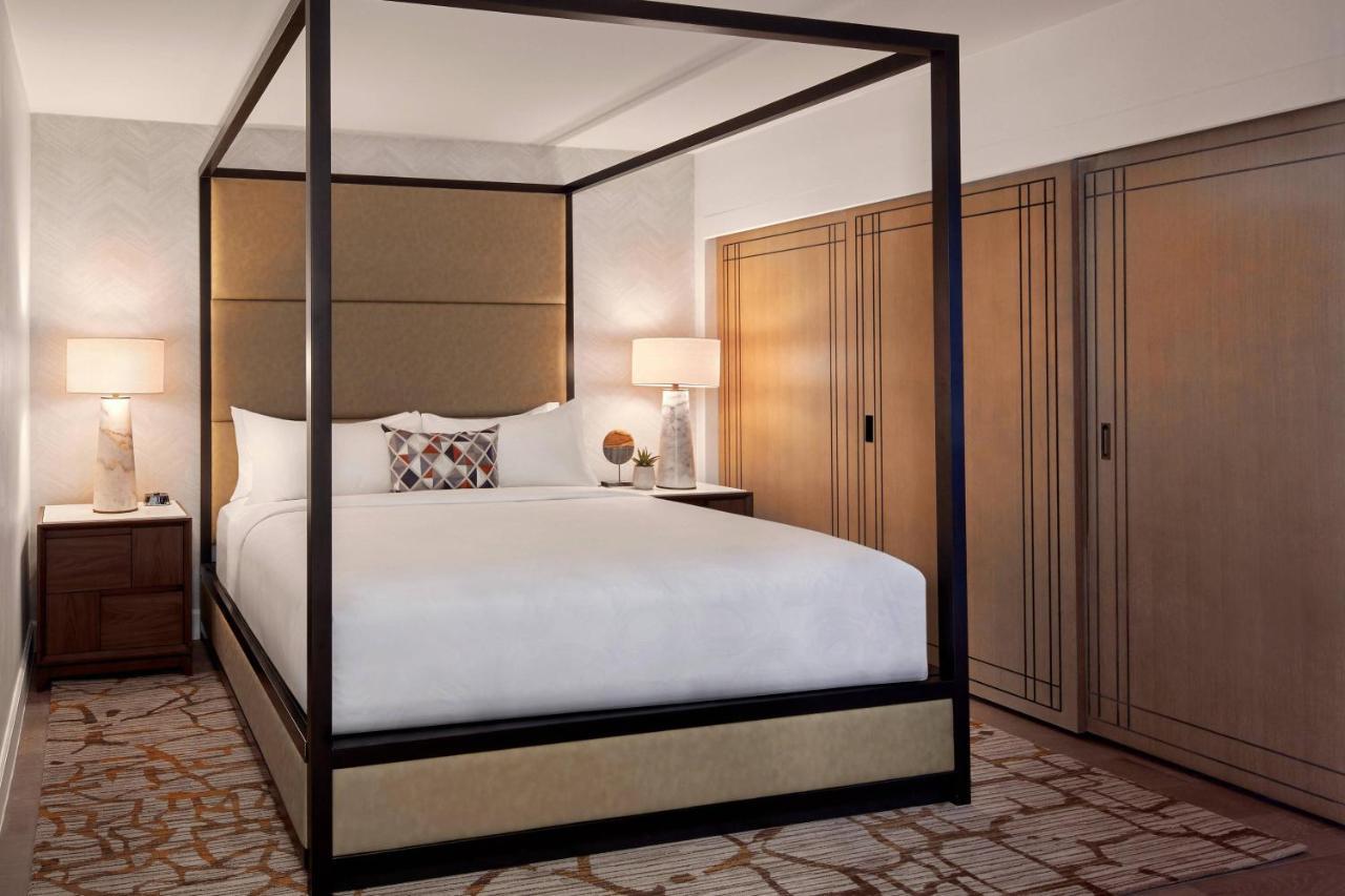 Executive King Suite with Sofa Bed and Pool View,1350766636:JPEG