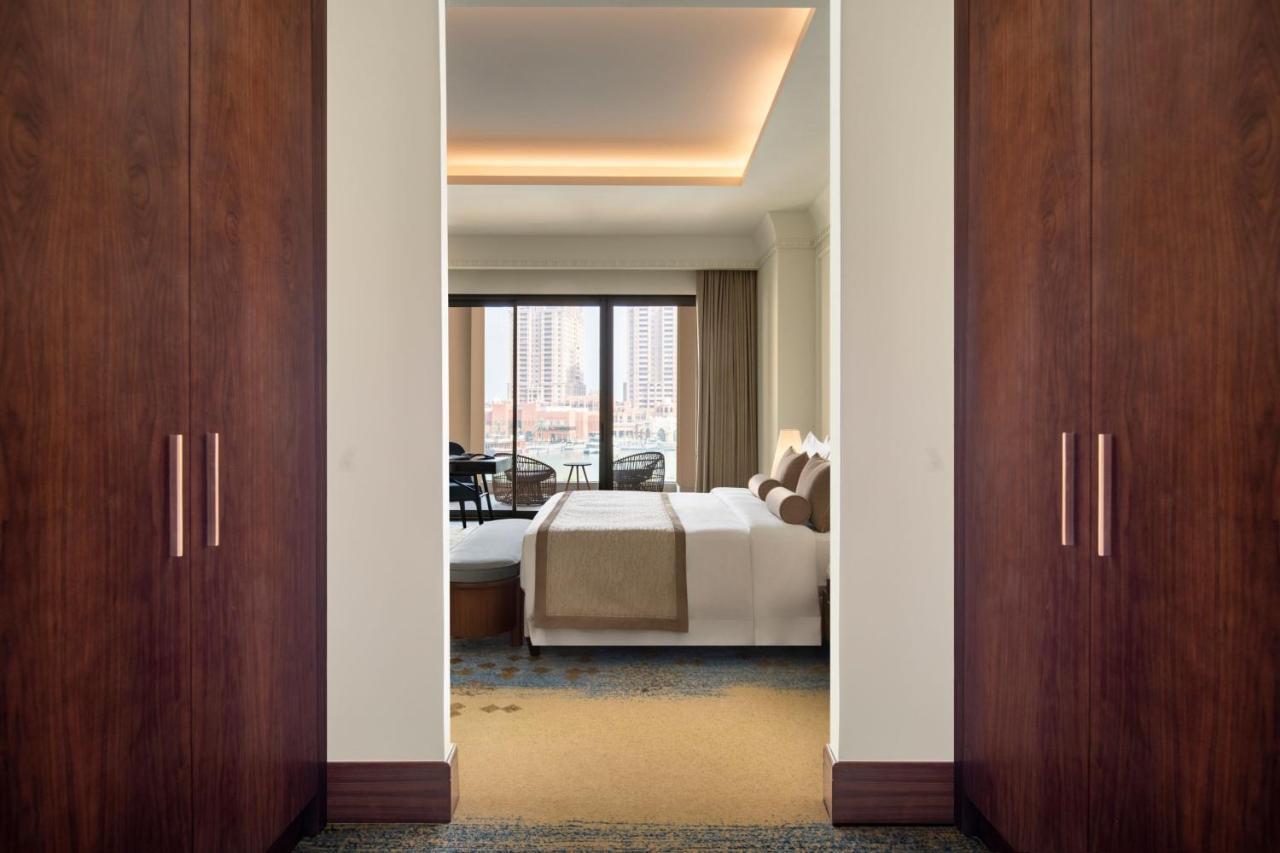 One-Bedroom King Suite Sea View Balcony