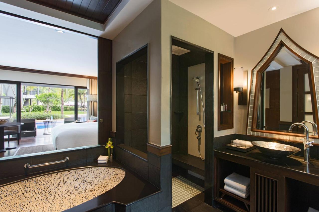 Premium Pool Access, Guest room, 1 King,1553744113:JPEG