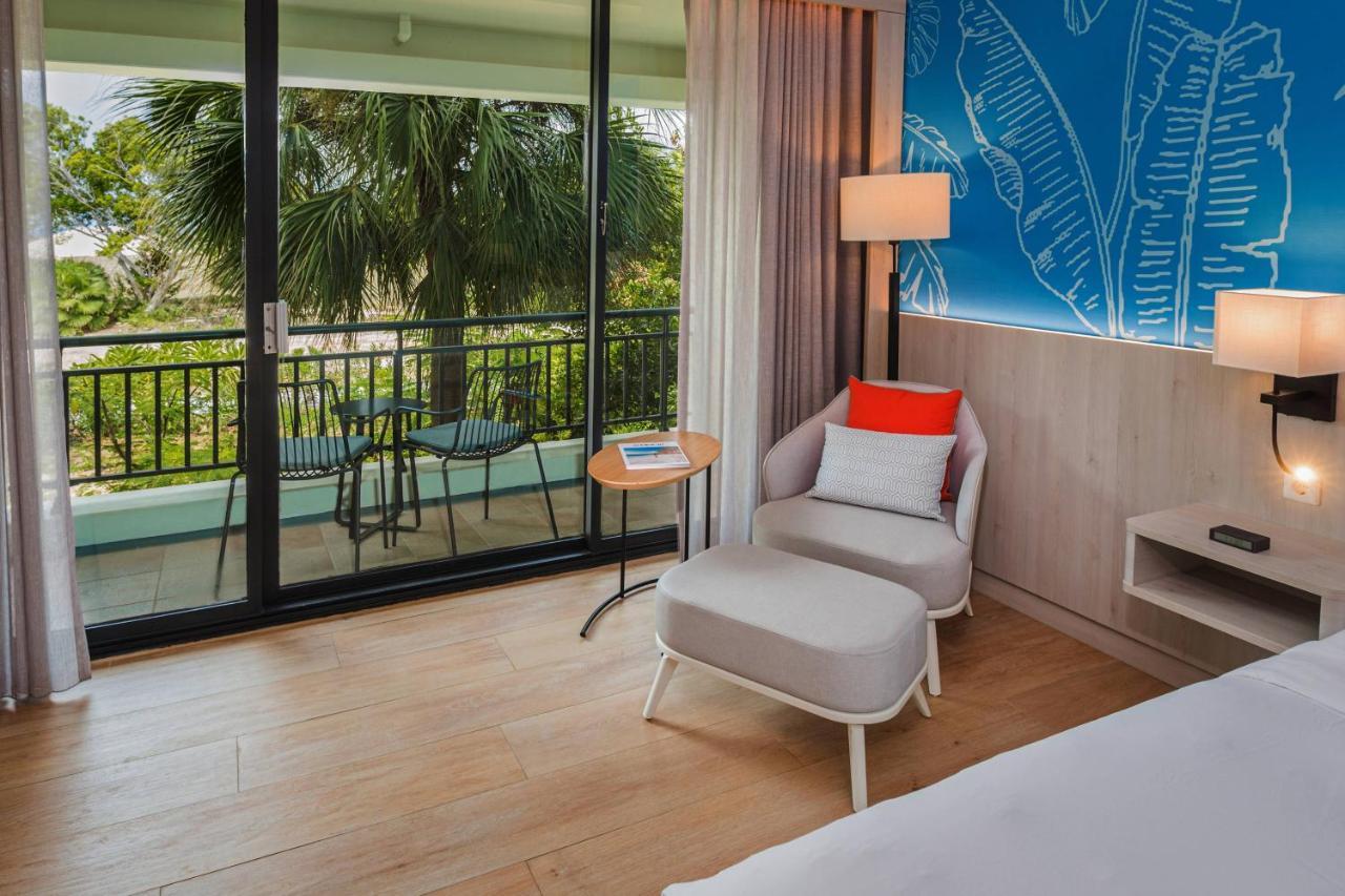 Limited View King Bed