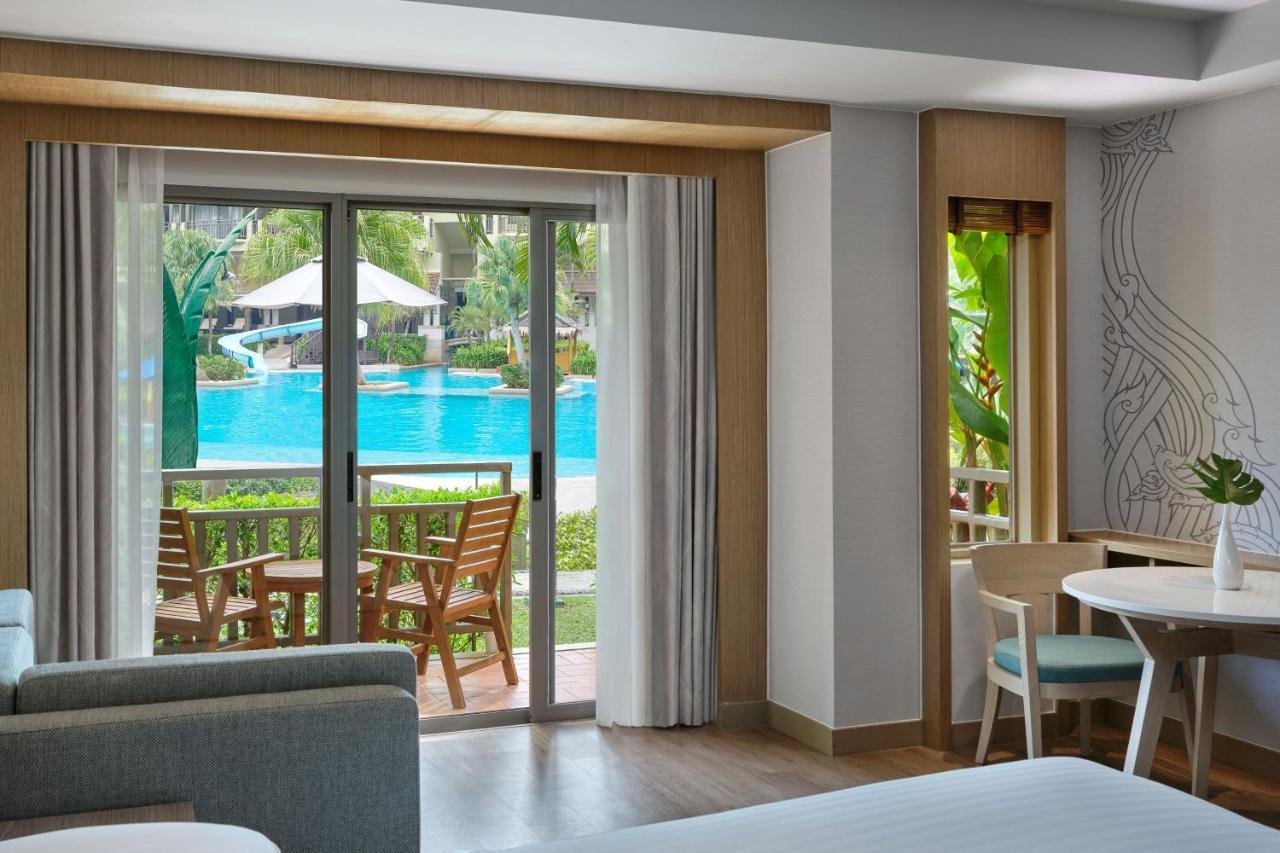 Larger Guest room 1 King Pool view Terrace