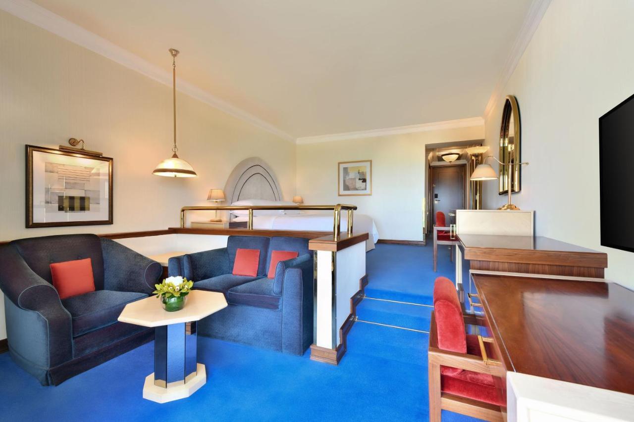 Deluxe King Sea View Room