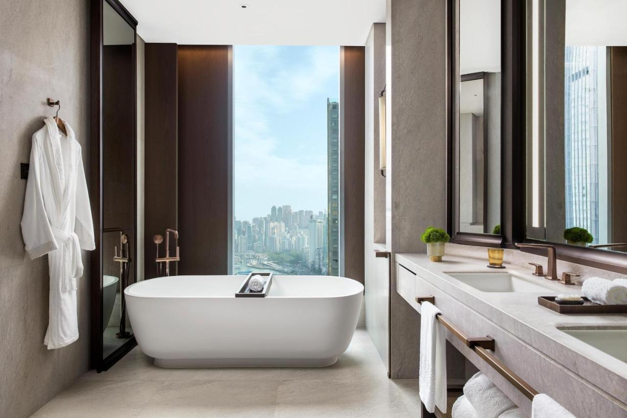 Metropolitan Suite 1 Bedroom Suite 1 King Partial Harbour View