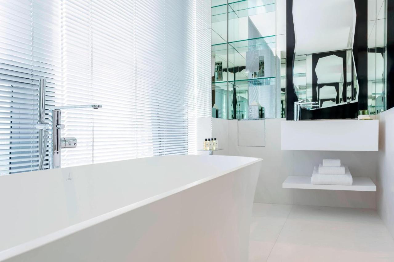 Deluxe Suite, Executive Lounge Access, 1 King