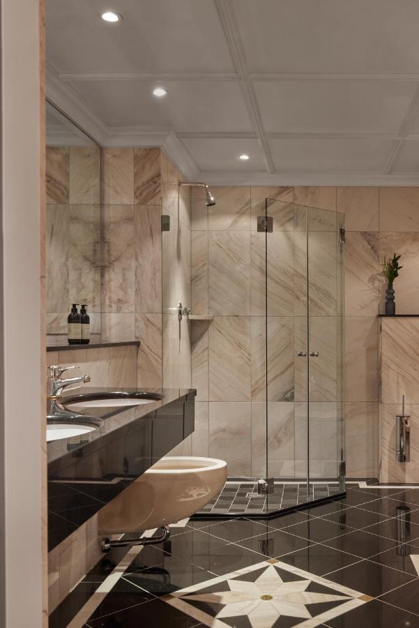 Superior King Suite