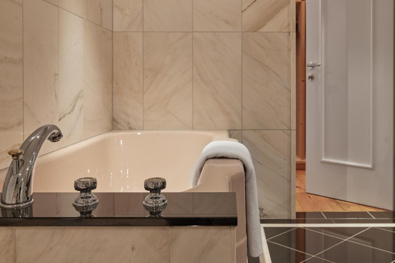 Superior King Suite