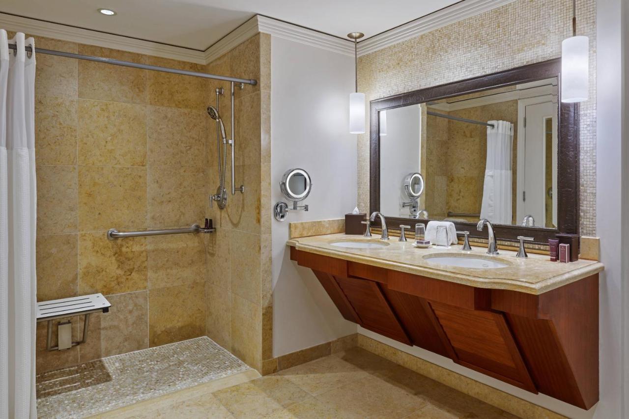 Deluxe King or Queen Room