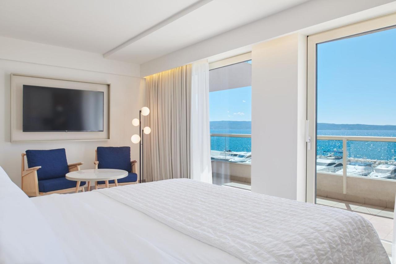 Elegant Room King bed Sea View