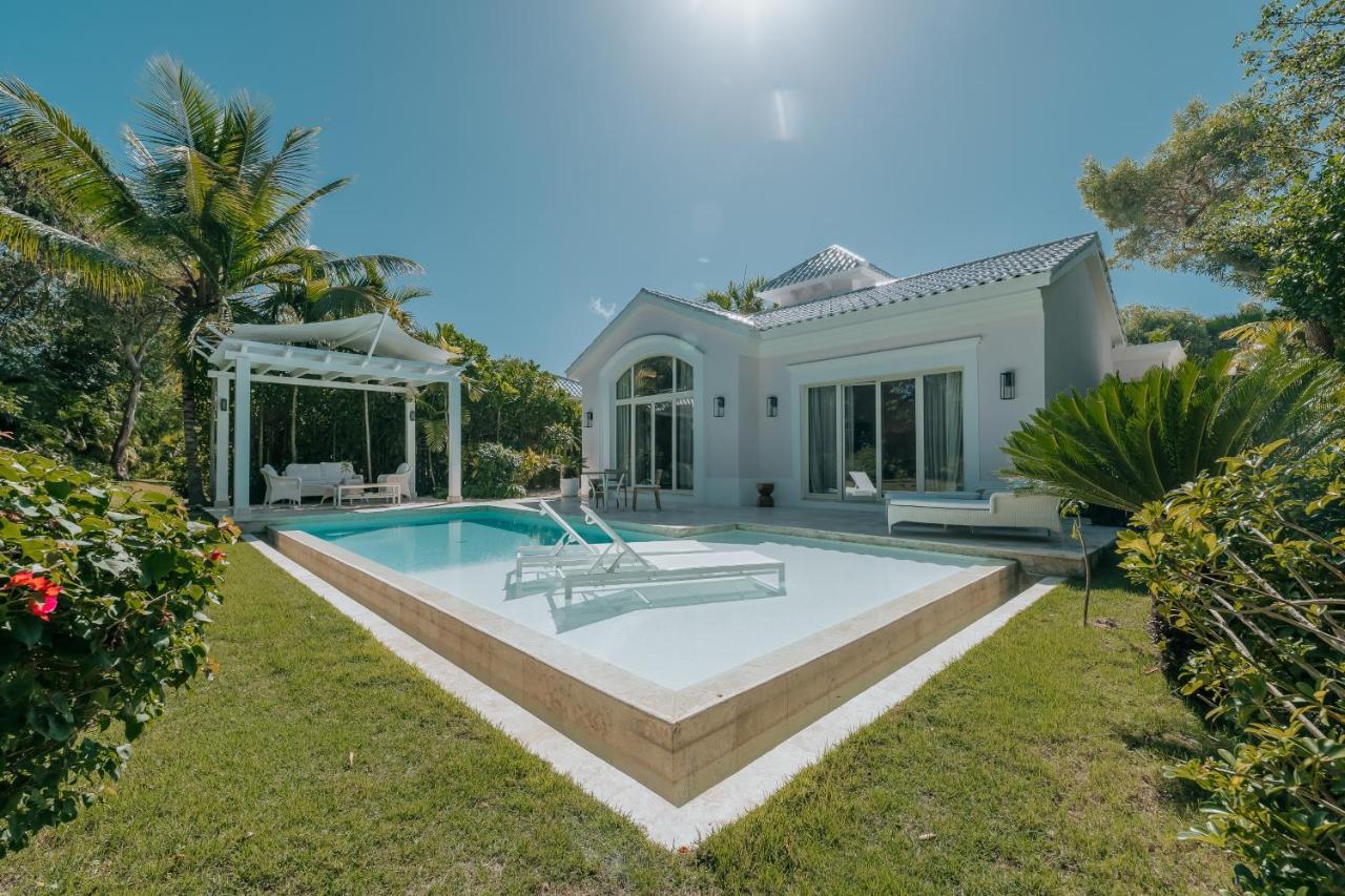 Luxury Pool One-Bedroom Suite