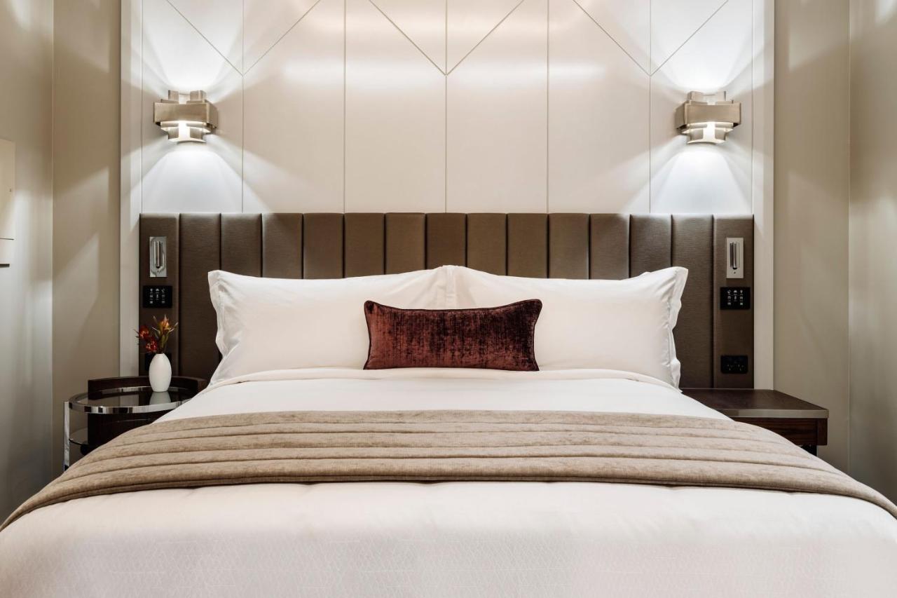 Deco King Room
