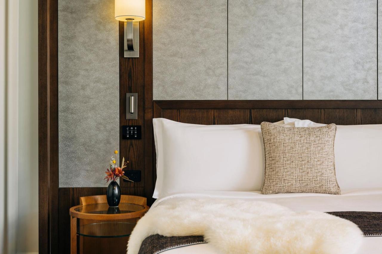 Heritage King Room