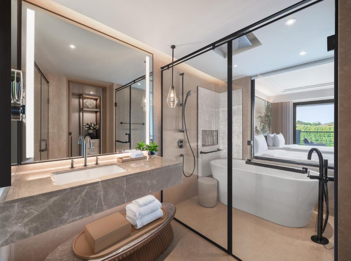 Luxury Twin Room with Balcony and Courtyard View,1365686807:JPEG