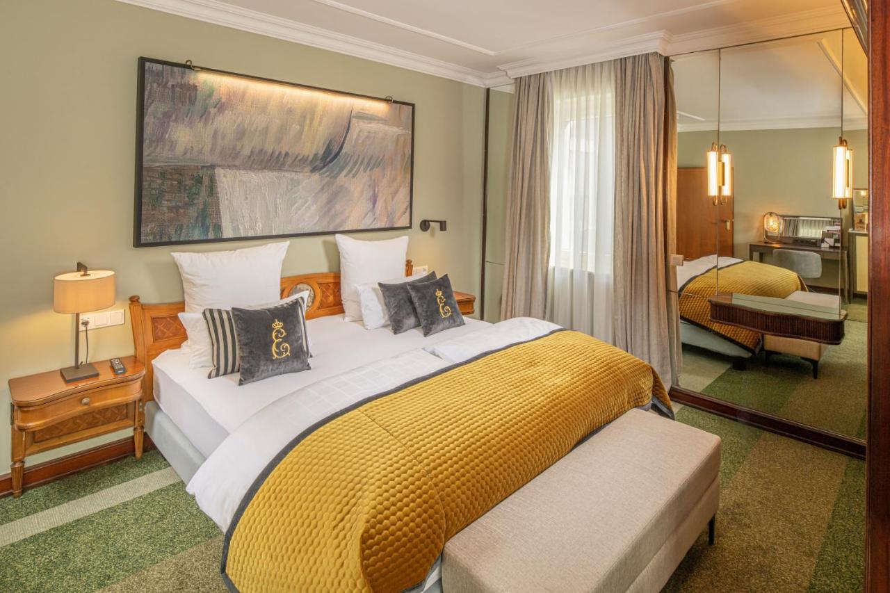 Junior Suite Living,1669814717:JPEG