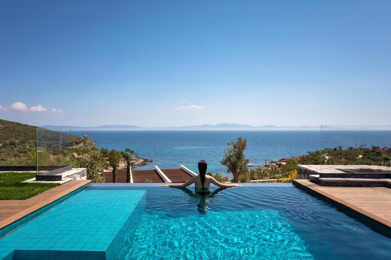 Master Suite with Pool Sea View,1359043712:JPEG