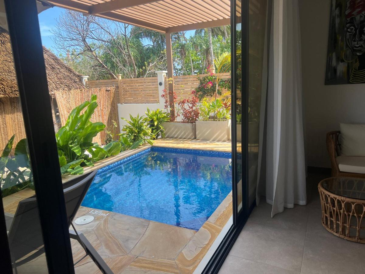 Honeymoon Suite with Private Pool,1362229034:JPEG