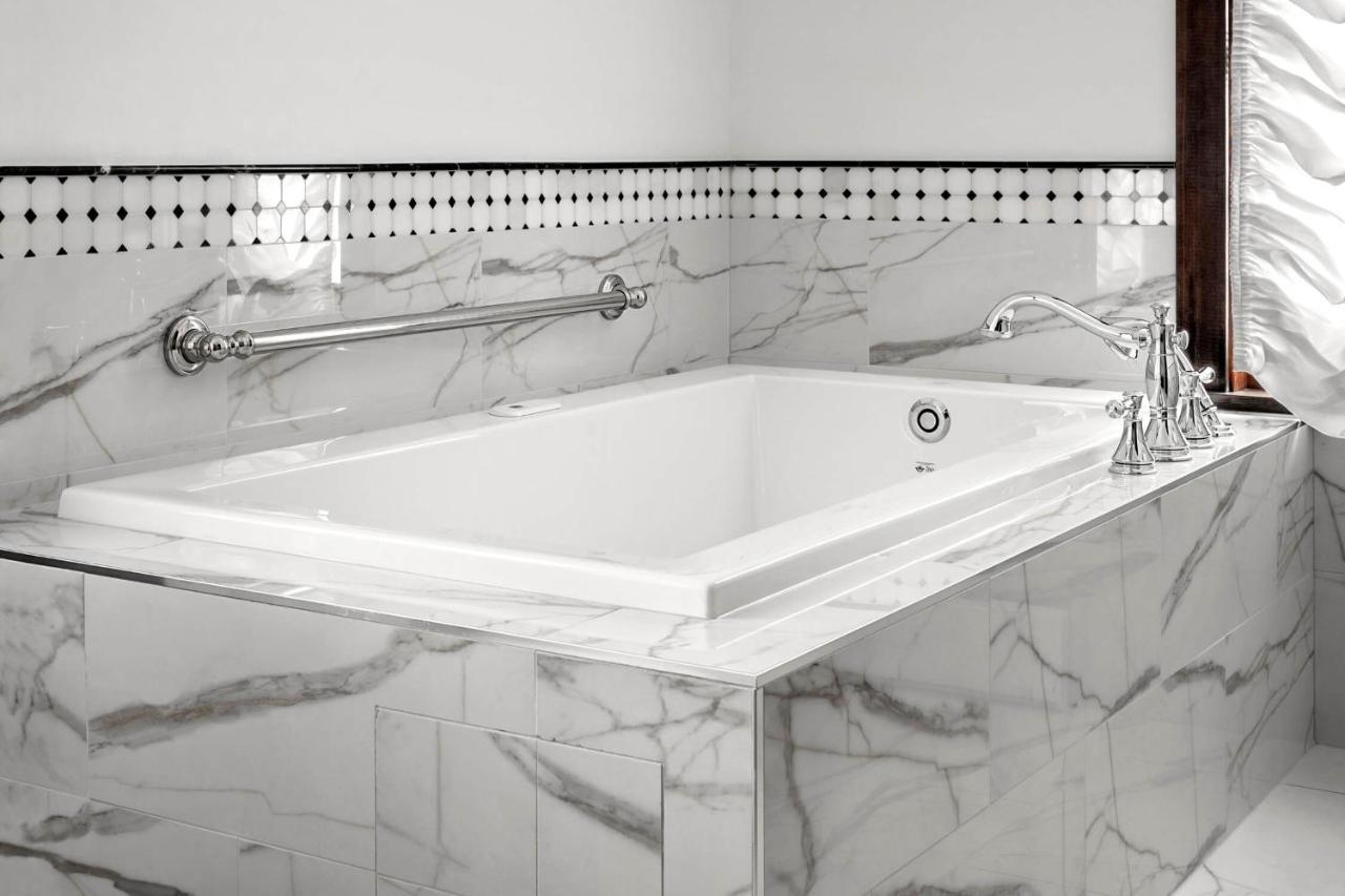 King Room Spa Bath