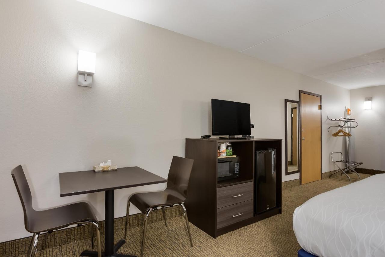King Room Accessible or Non-Smoking or No Pets