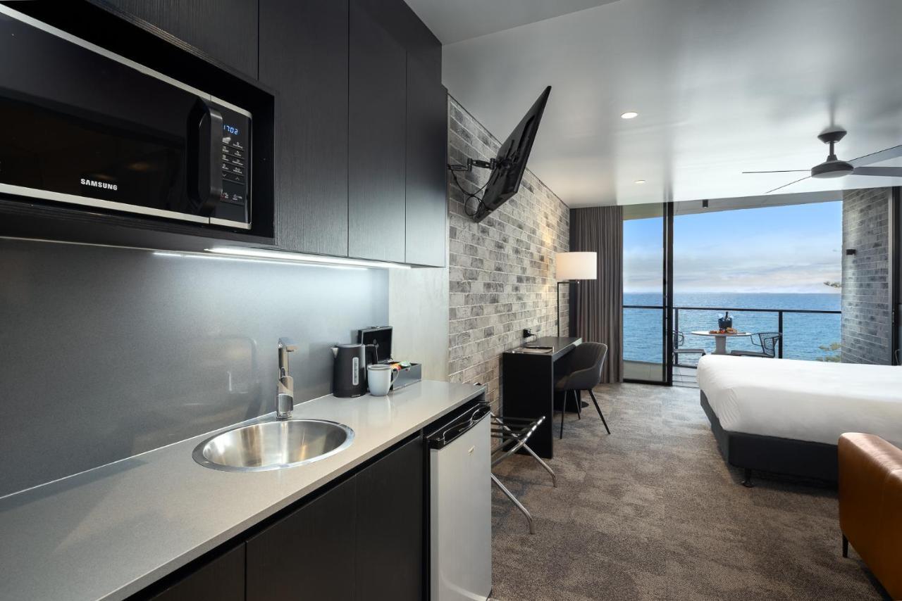 Deluxe King Room - Oceanfront,1366719518:JPEG