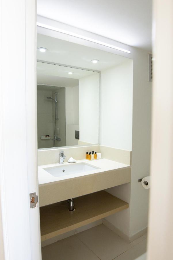 Standard Twin Room Partial Sea View