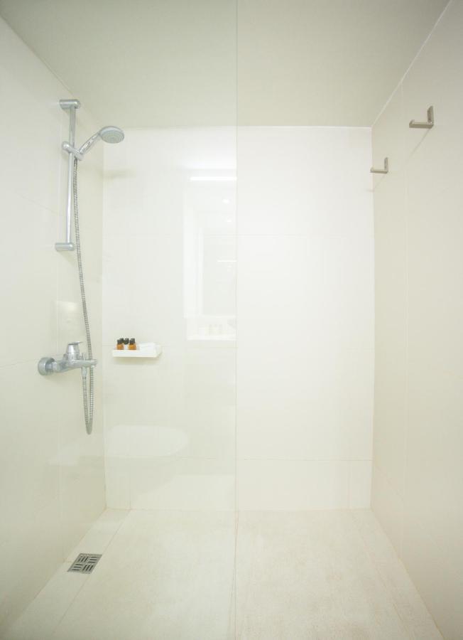 Standard Twin Room Partial Sea View