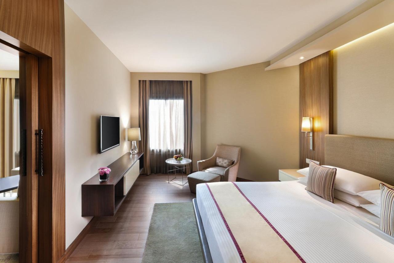 Executive Suite,1370872745:JPEG