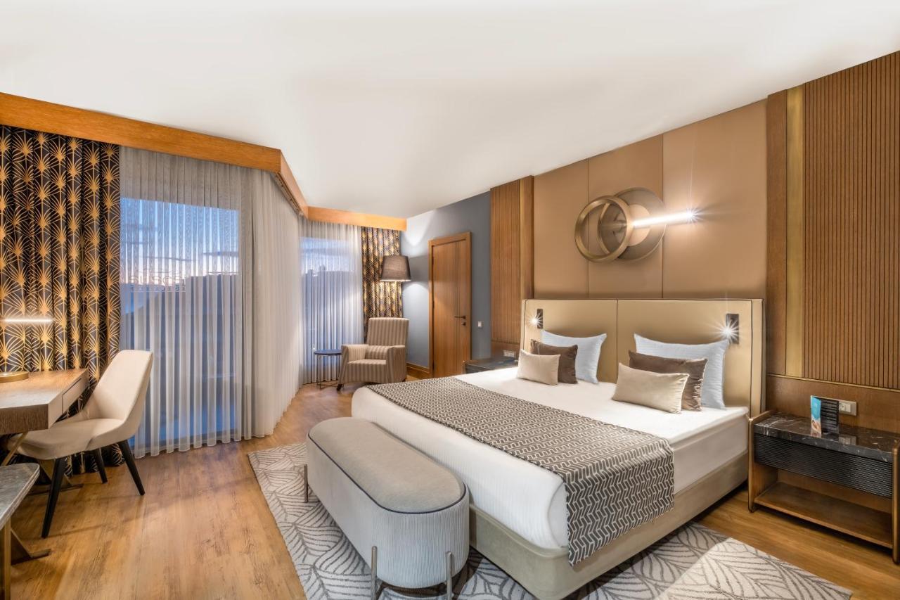 Senior Suite -  Side Sea View