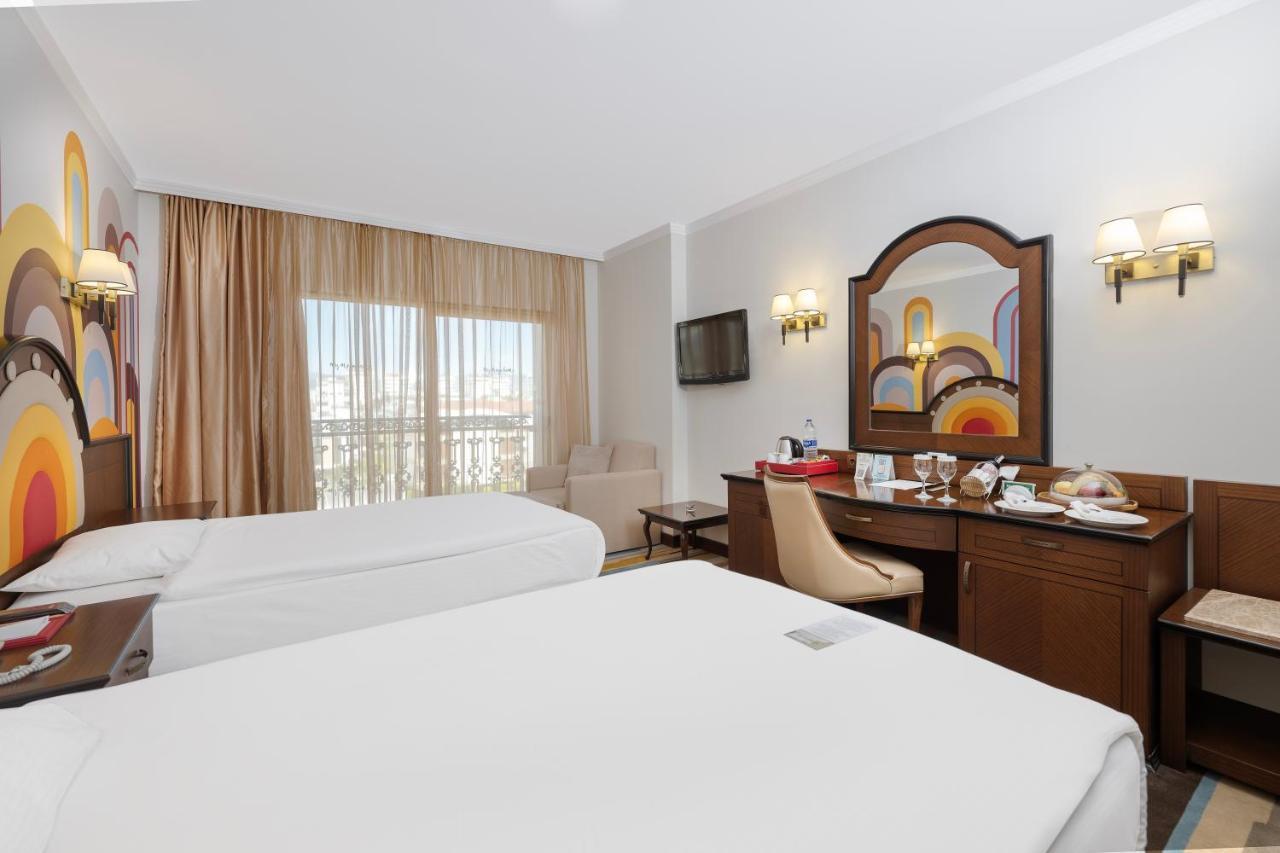 Deluxe Double or Twin Room City View