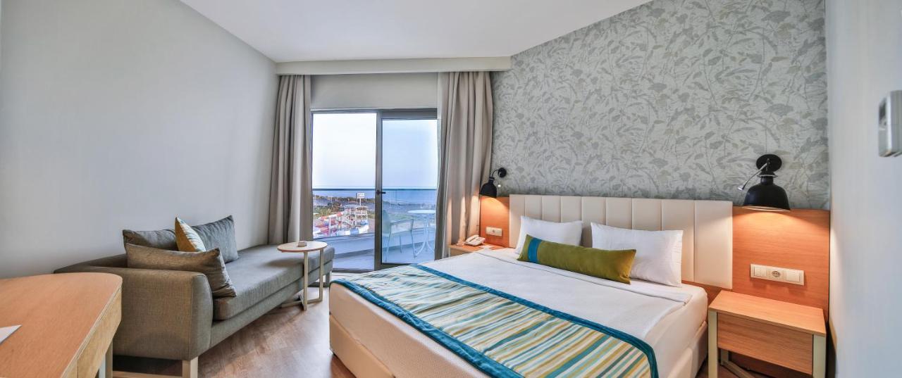 Double or Twin Room Side Sea View