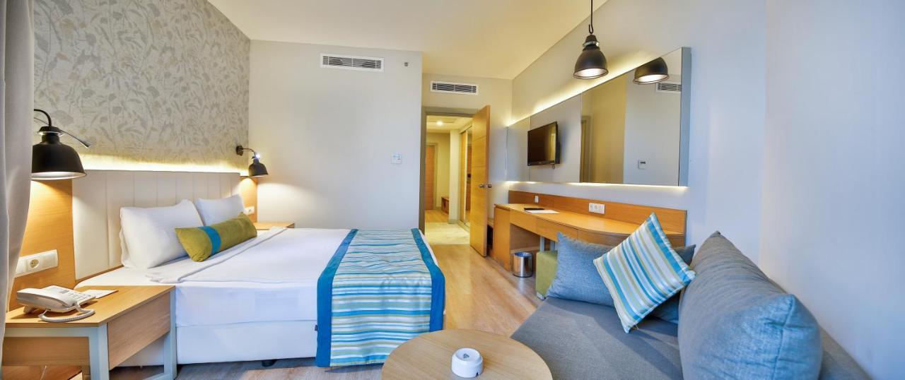 Double or Twin Room Side Sea View