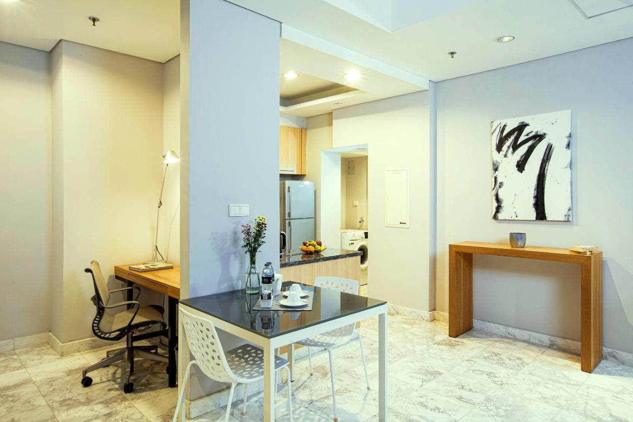 Deluxe One-Bedroom Apartment