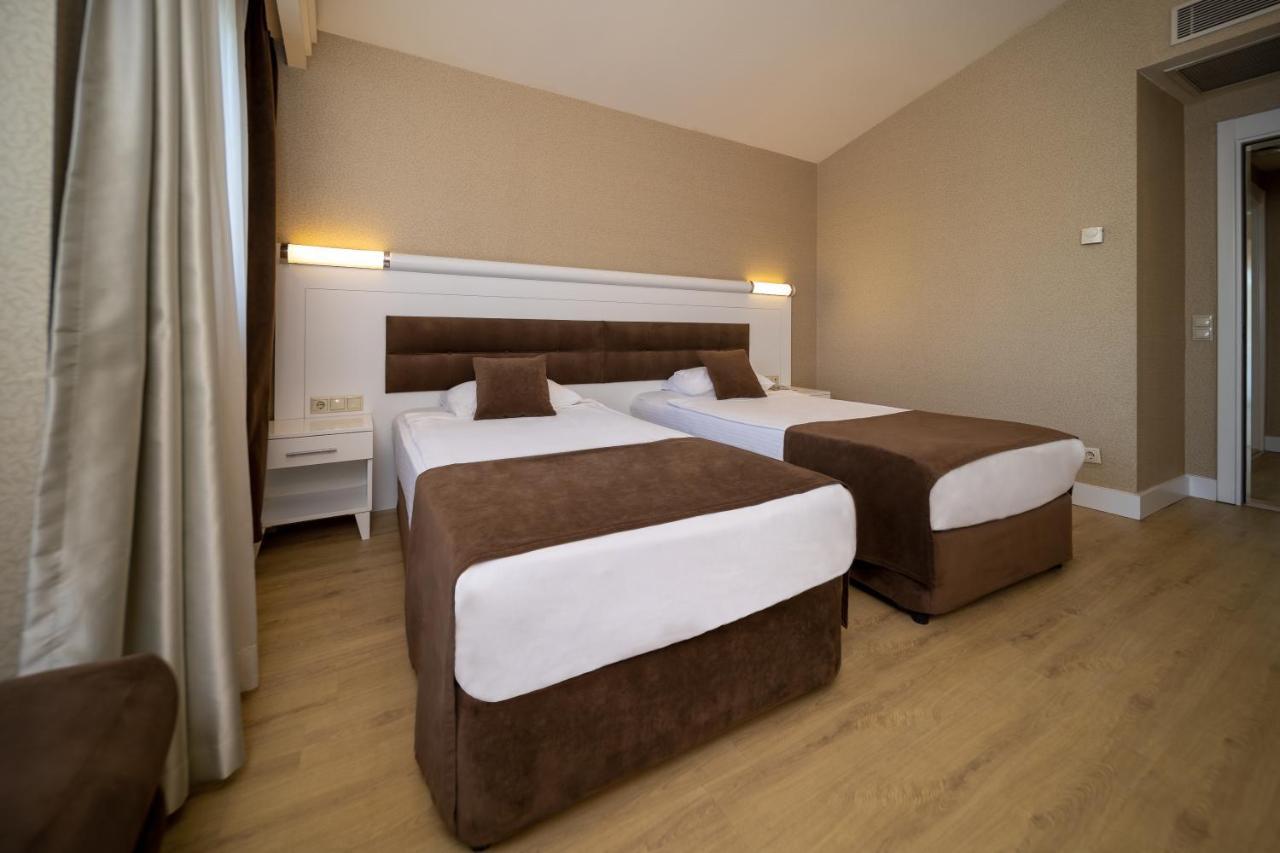 Standard Twin Room Swimming Pool Access