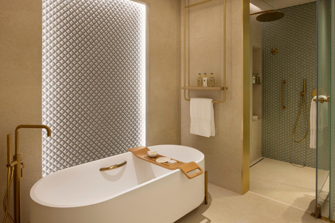 Deluxe Room access to a private beach playroom kids club