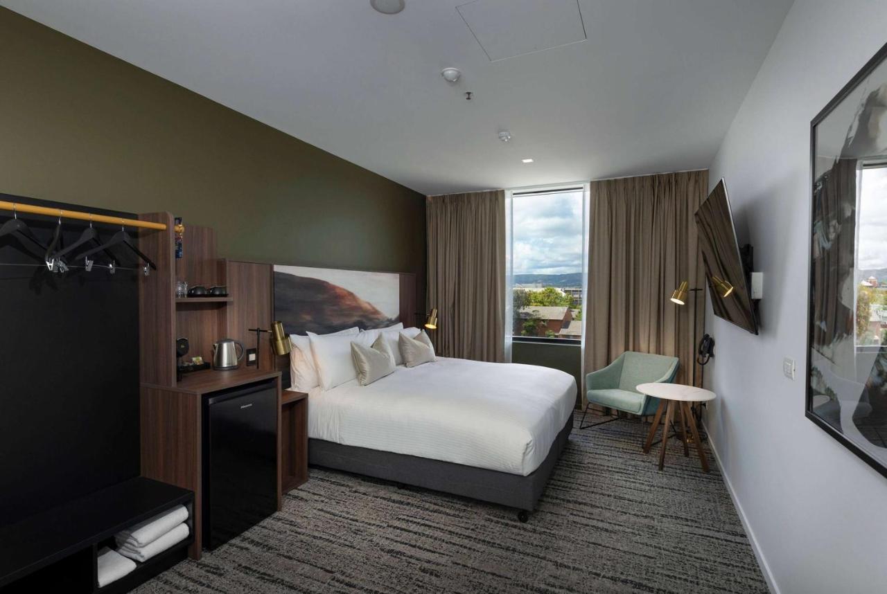 Deluxe King Corner Room (Accessible),1387350986:JPEG