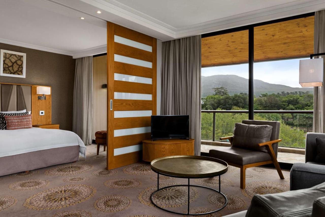 Deluxe King Suite with Garden View,1498521715:JPEG