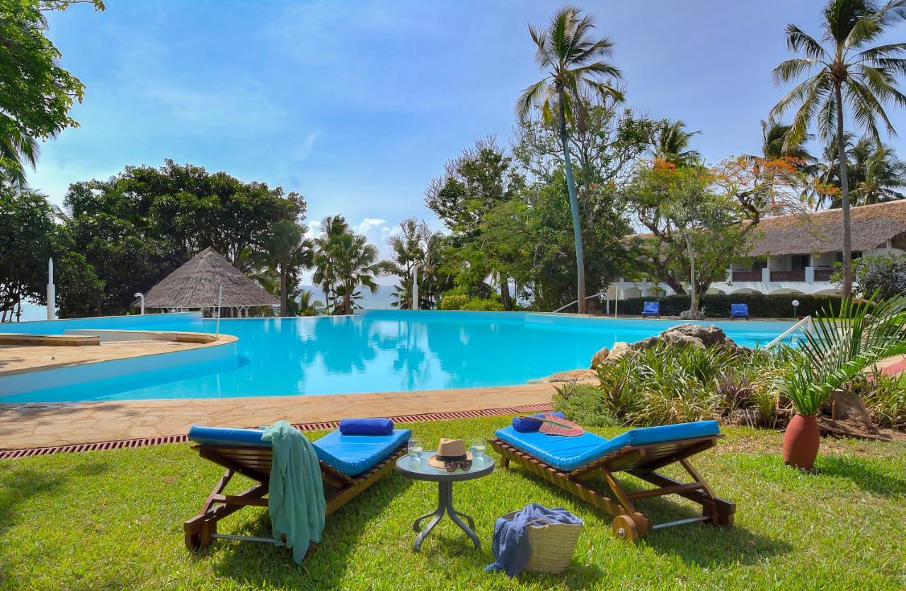Pool Side Room