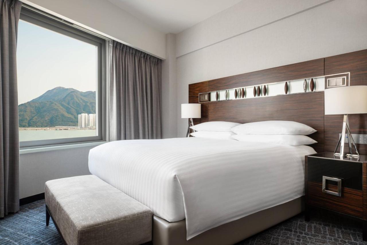 1 King Bed Executive Lounge Access Suite,1387997960:JPEG