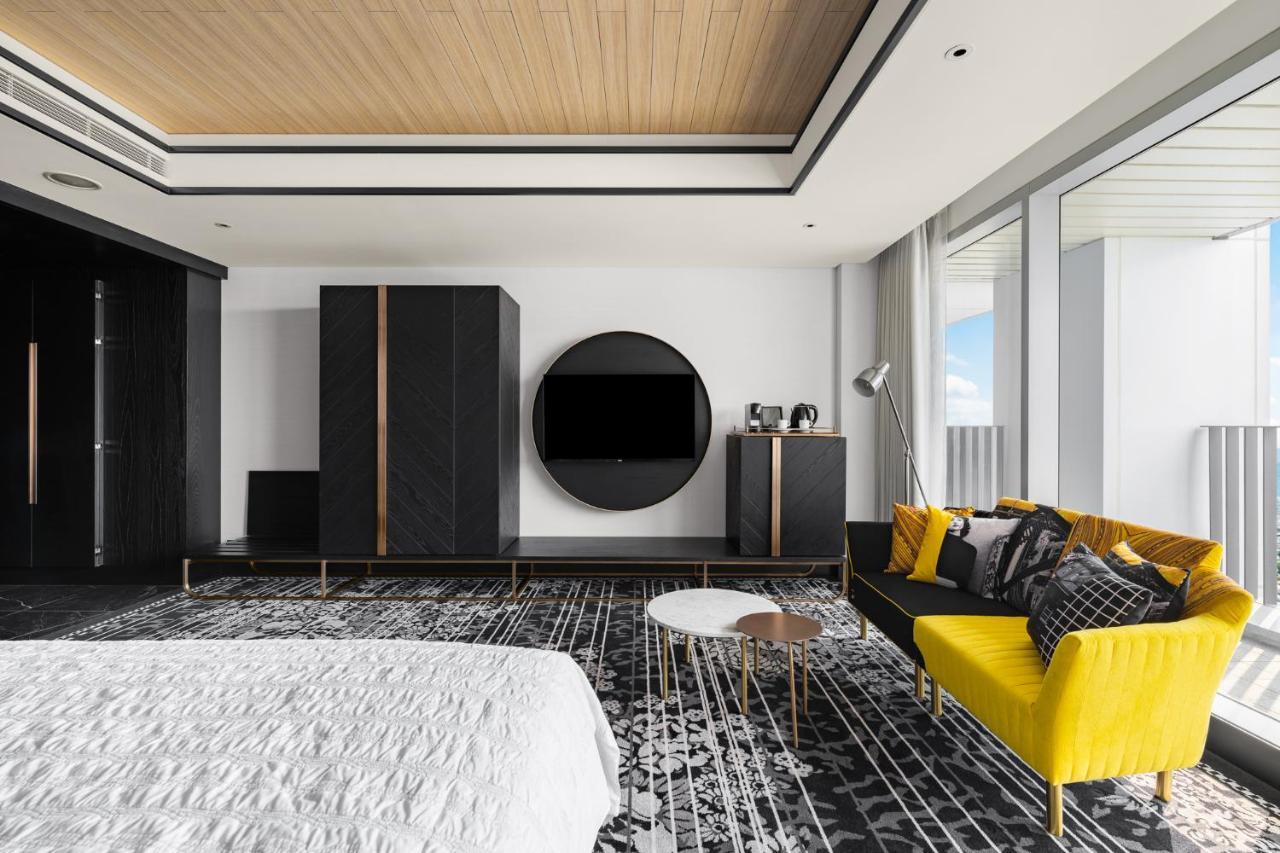 Premier King Room with City View