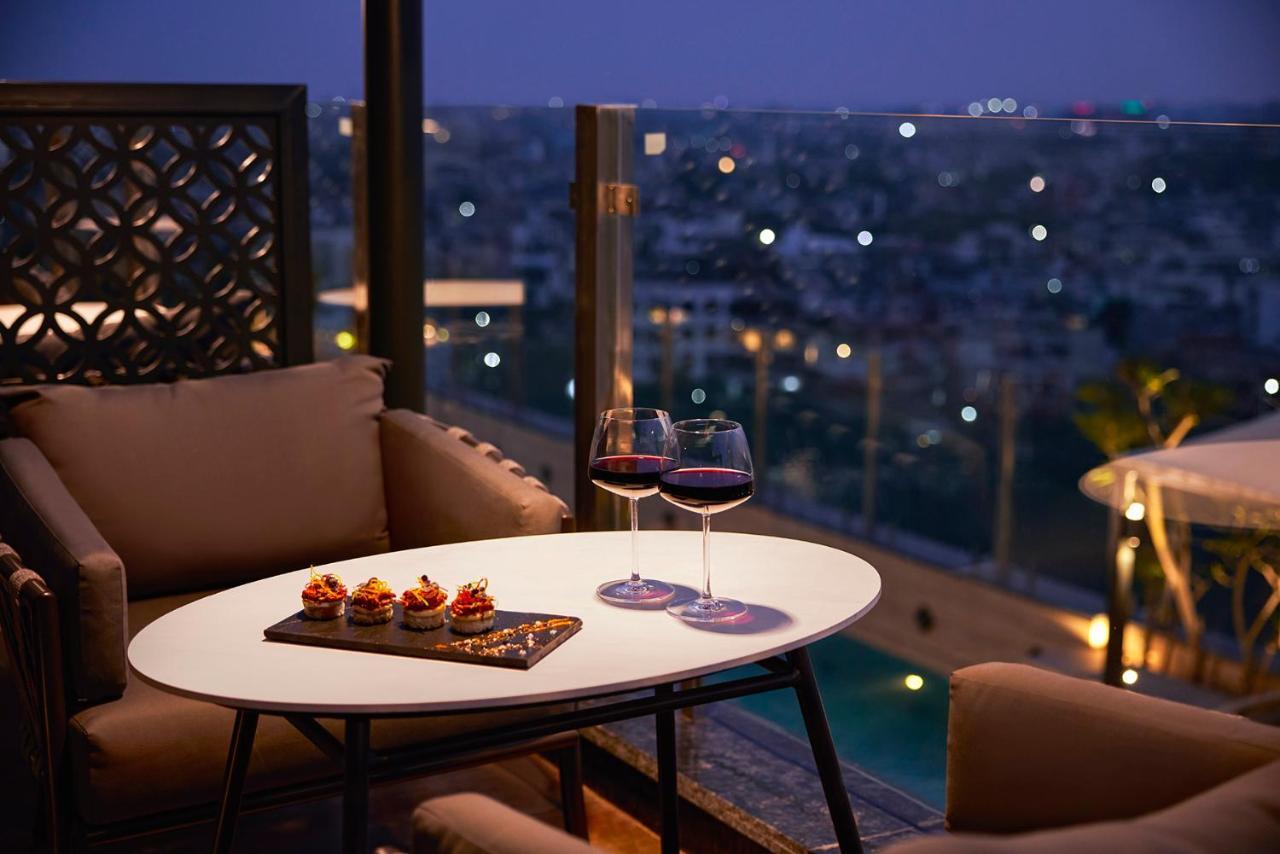Specialty Twin Room Includes Buffet at the Zing Cocktail Hours at Zeest roof top bar 7 to 8 Pm Complimentary laundry 2 pieces per room per Fruit basket upon arrival