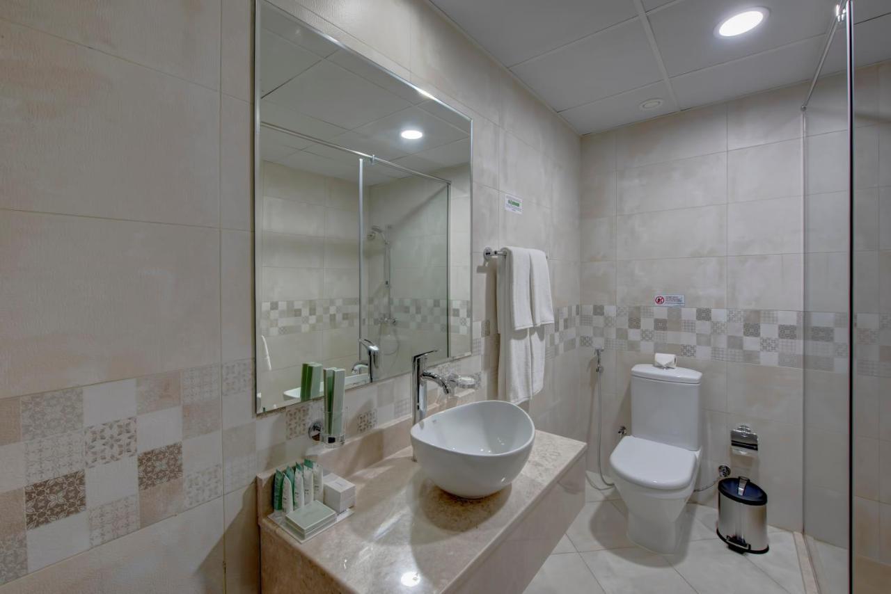 Premium Studio With Marina View & City View Balcony - Guaranteed Early 10am Check-In & Guaranteed Late Check-Out 5pm, 20% Discount on F&B,1395866753:JPEG