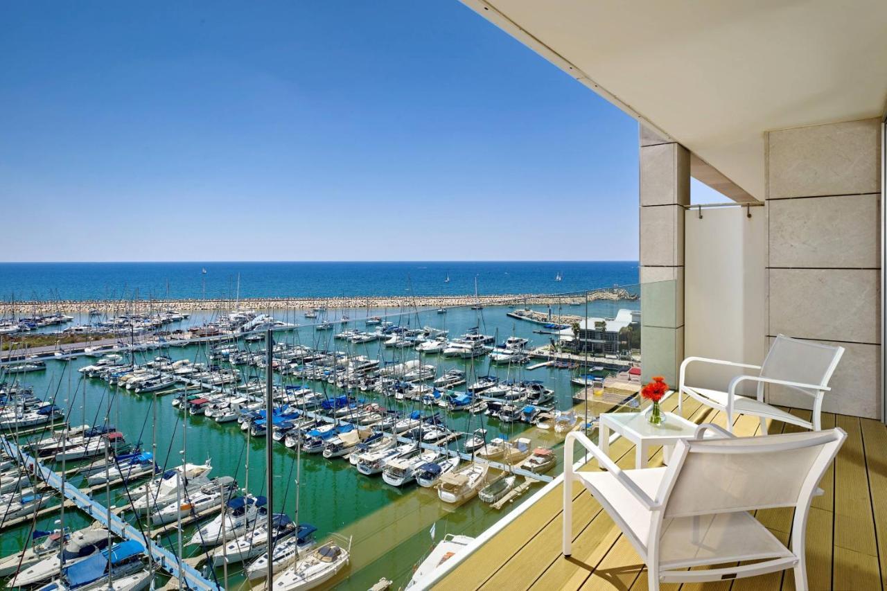 Executive Suite, Marina view, 1 King, Balcony