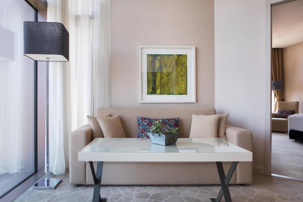 Corner Suite with Sea View and Lounge Access,1398593642:JPEG