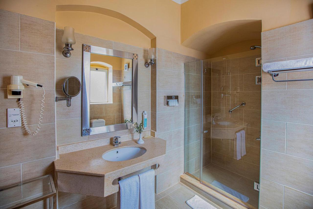 Superior Queen or Twin Partial Sea View,1399182893:JPEG