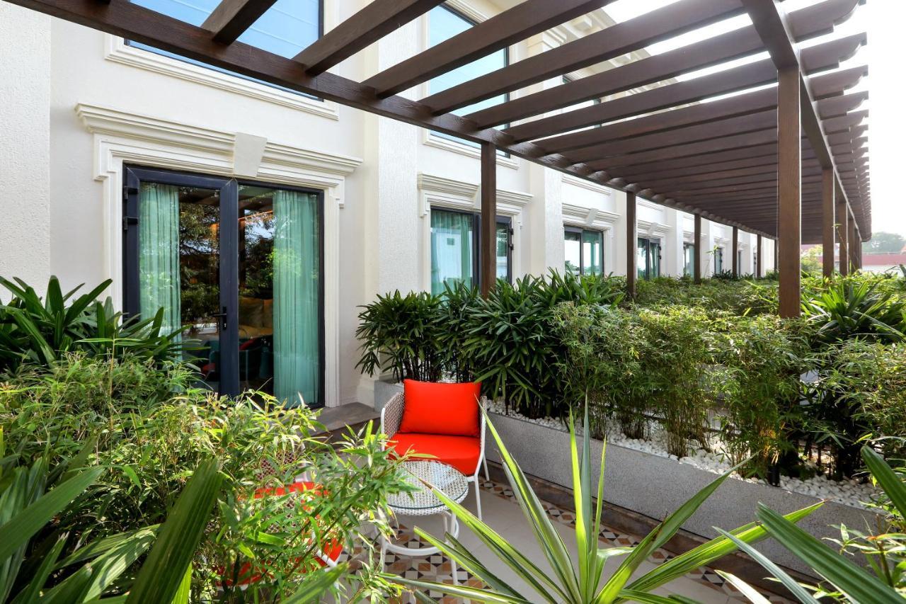 Class Garden Balcony Airport Transfers