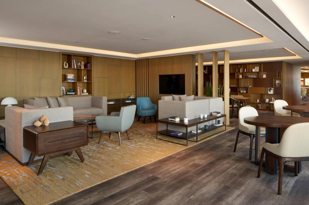 One-Bedroom Executive King Suite - Club Lounge Access