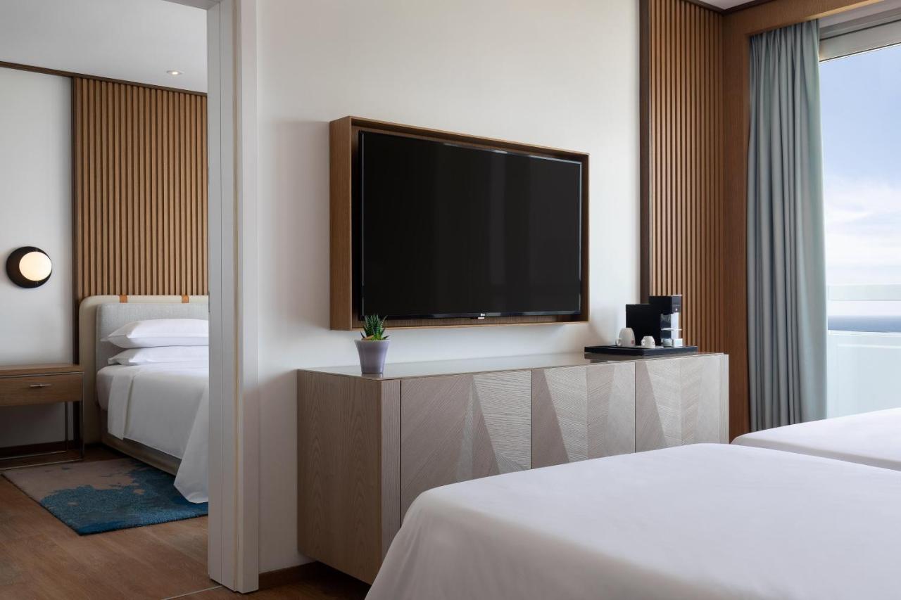 Deluxe Queen Room with Balcony and Sea View,1403050334:JPEG