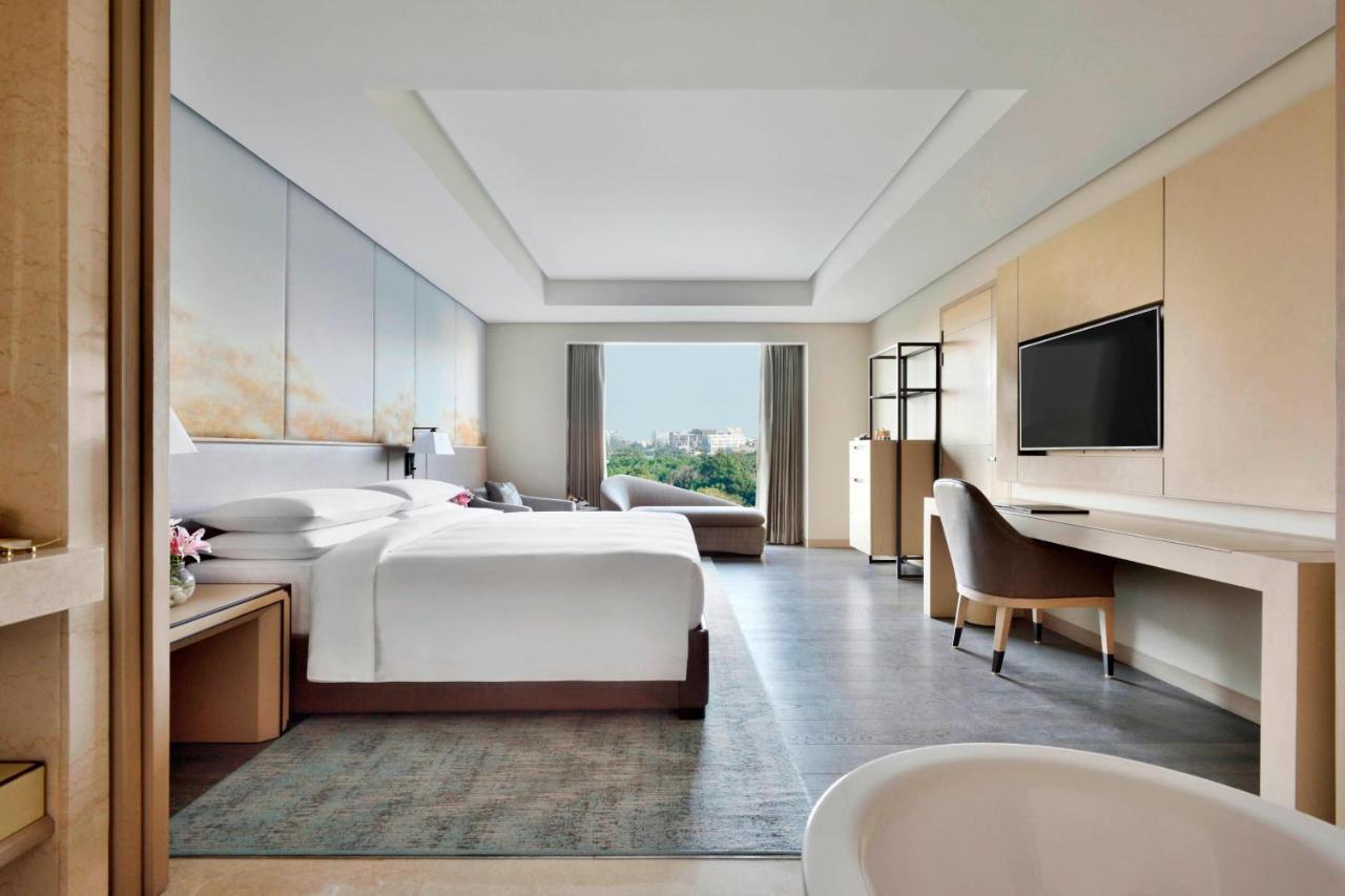 Junior Suite, Club Lounge Access, 1 King Bed,1403068301:JPEG