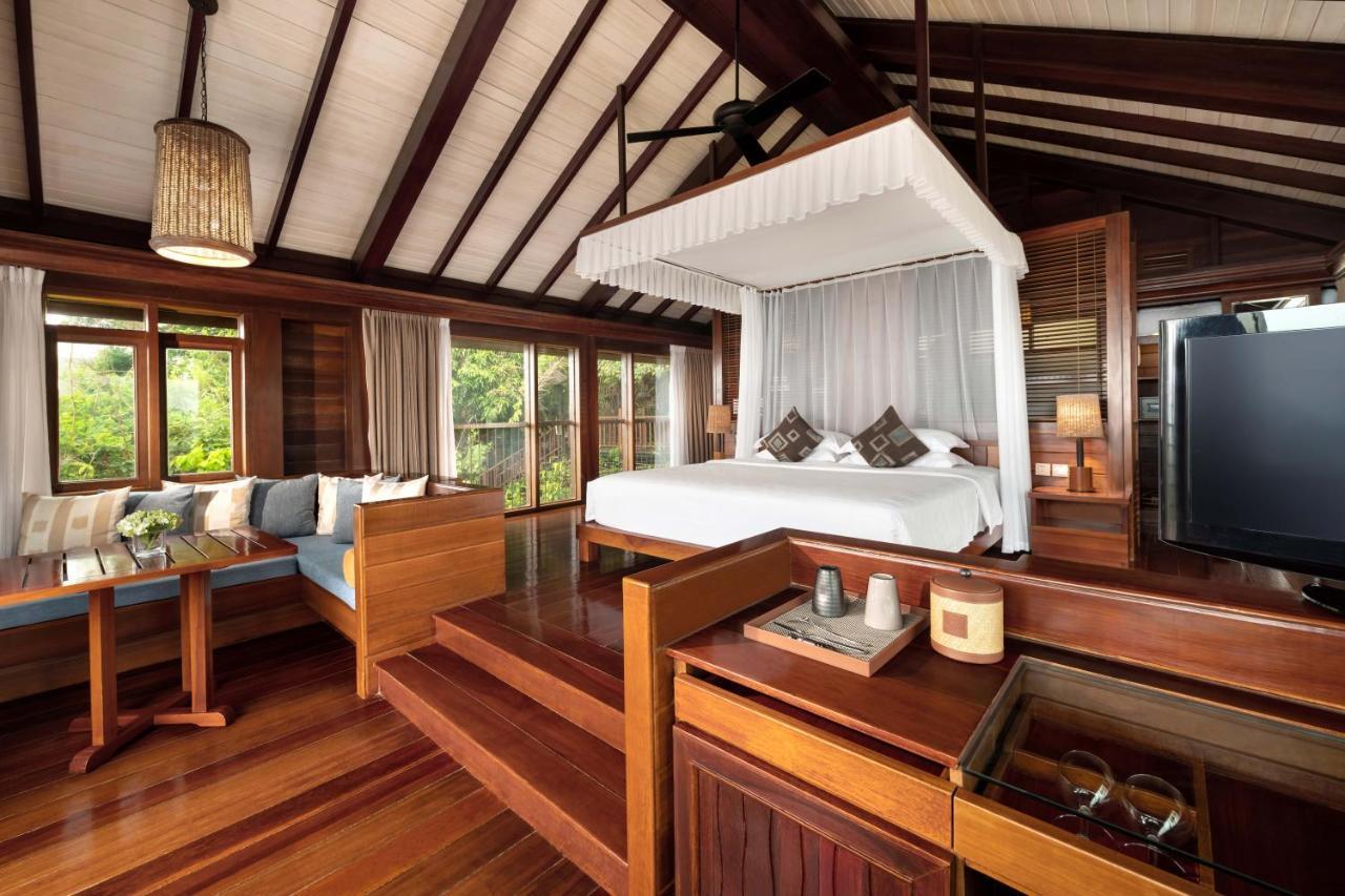 Extra Large Bed Mountain View Villa – Near the Infinity Pool
