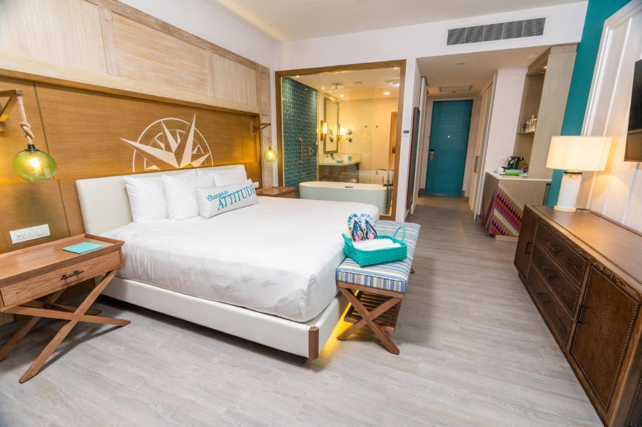 Luxury Paradise Swim-up Suite