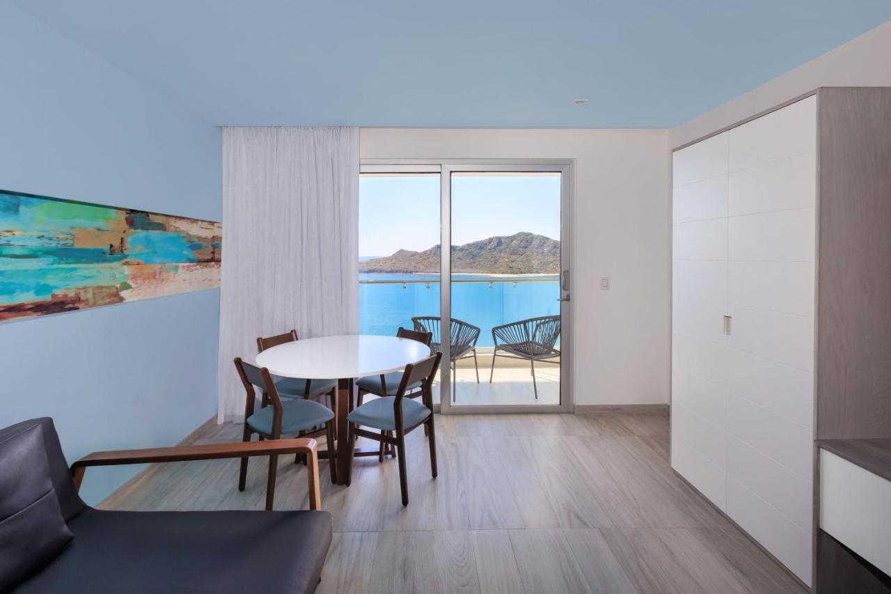 One-Bedroom King Suite Balcony Ocean View,1346173706:JPEG