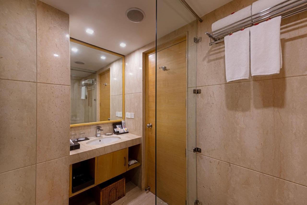 Connect Room Guaranteed Late Check-out Enjoy Happy Hours 11 on Alcoholic Beverages Soft Beverages on Food & Beverage services on Laundry service